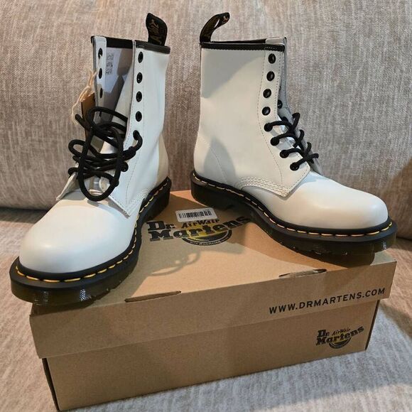 1460 W DR. MARTENS WHITE LACE UP AIRWAIR BOOTS - SZ. 8 "OUT OF STOCK" - Picture 5 of 8